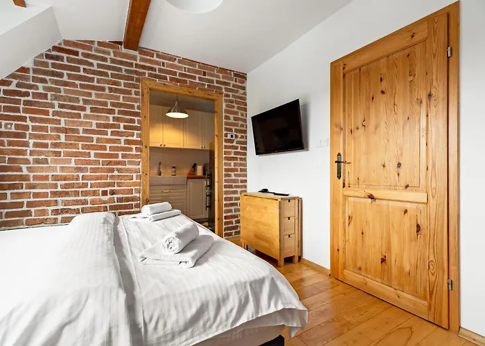 Blick Apartments - Riverview Studio Apartment